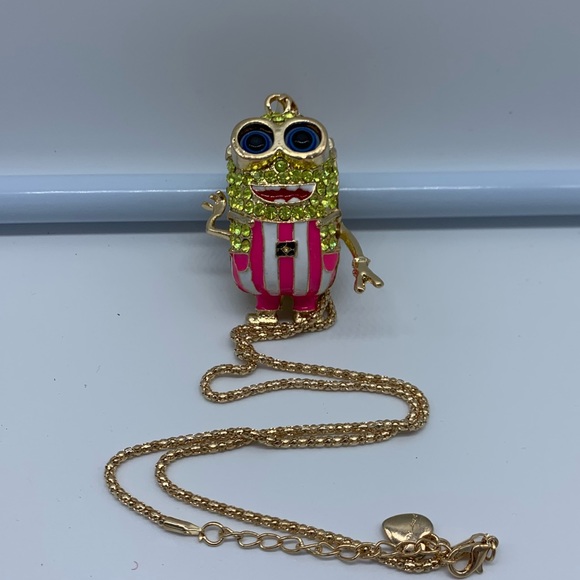 Jewelry - New pink & yellow minion fashion pendant necklace